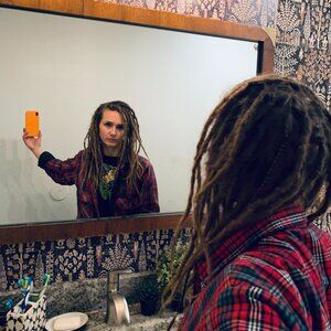 Meet your Posher, Liana